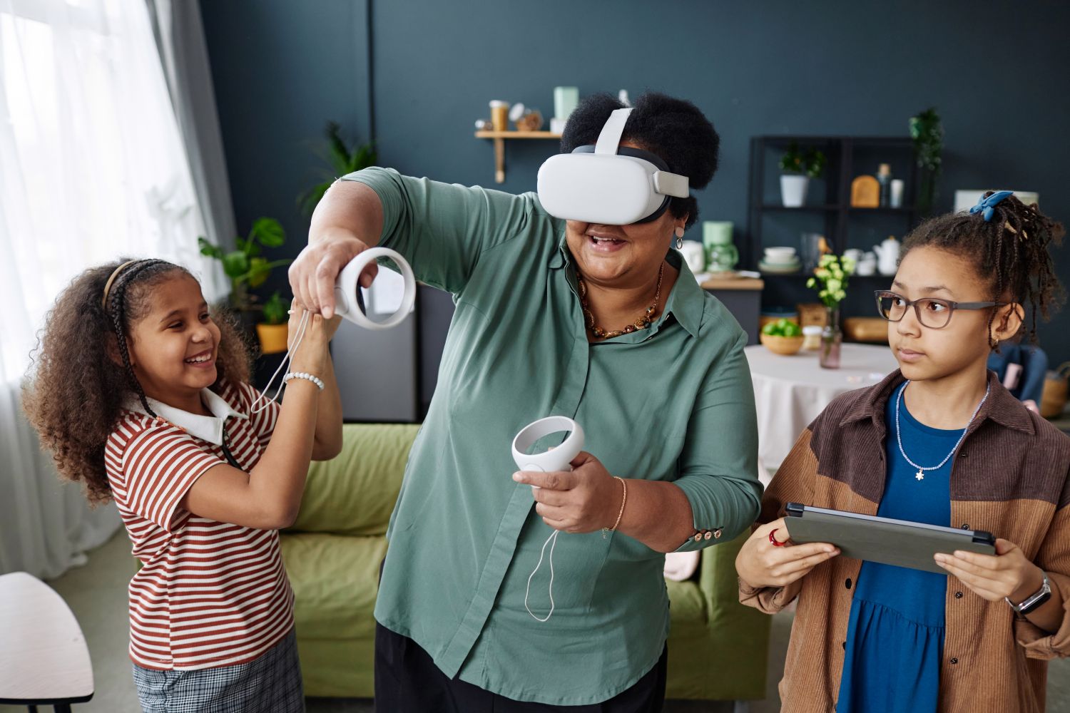 black females playing wityh VR